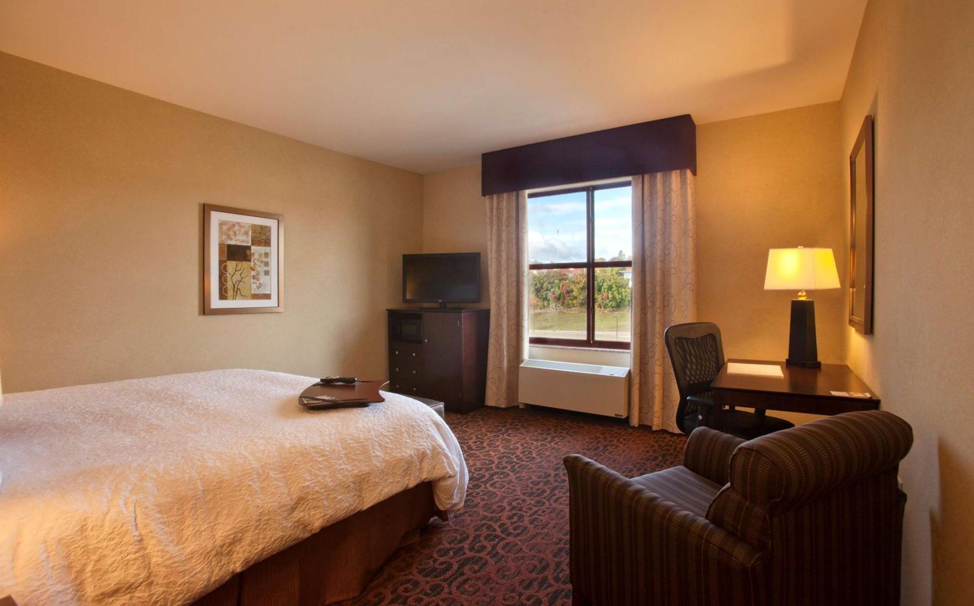 Hampton Inn Marquette-Waterfront Exteriér fotografie
