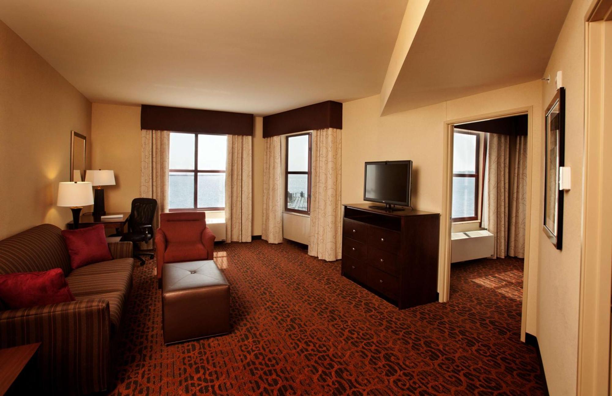 Hampton Inn Marquette-Waterfront Exteriér fotografie