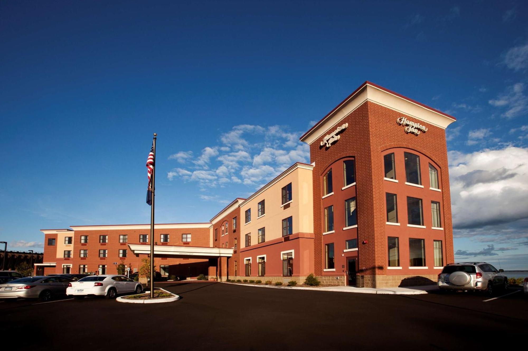 Hampton Inn Marquette-Waterfront Exteriér fotografie
